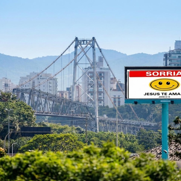 AÇÃO MISSIONÁRIA: OUTDOOR "JESUS TE AMA
